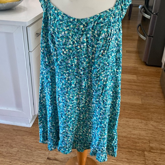 Old Navy! Women’s size 3X green and yellow flower dress - Picture 1 of 3